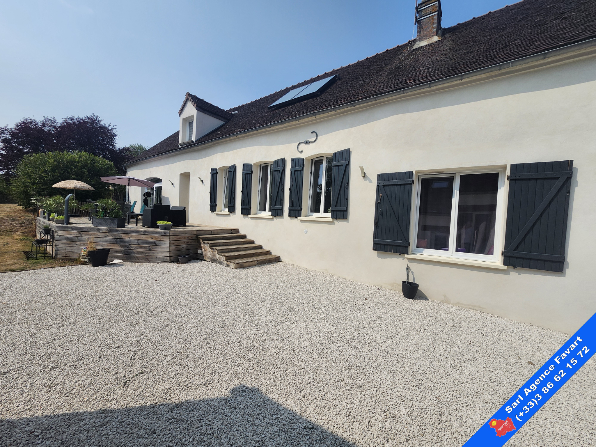 Jolie maison rénovée avec grand jardin, maison d'amis et gar