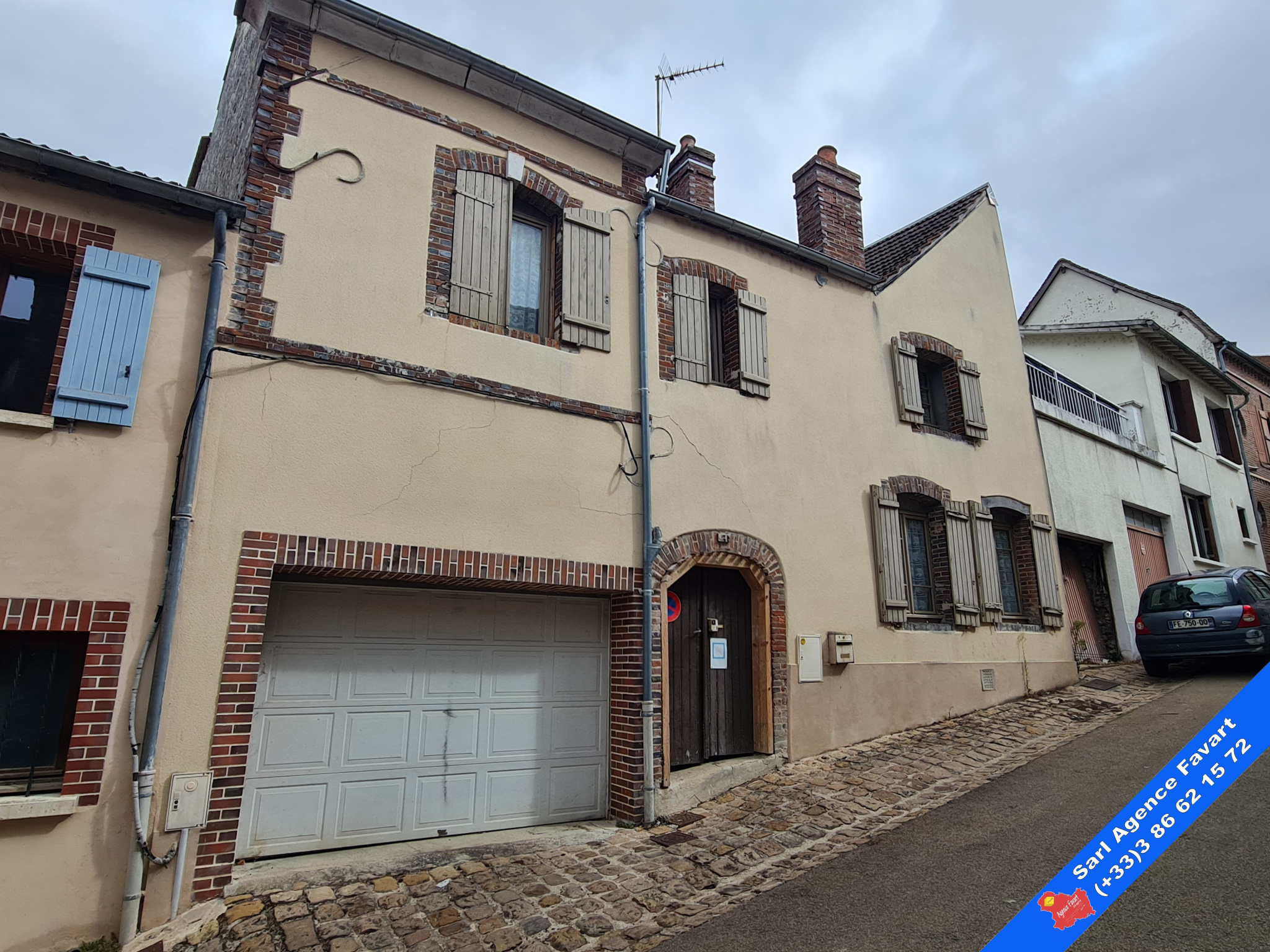 Maison à vendre à Joigny, 185 m², 9 pièces – photo 1 sur 17