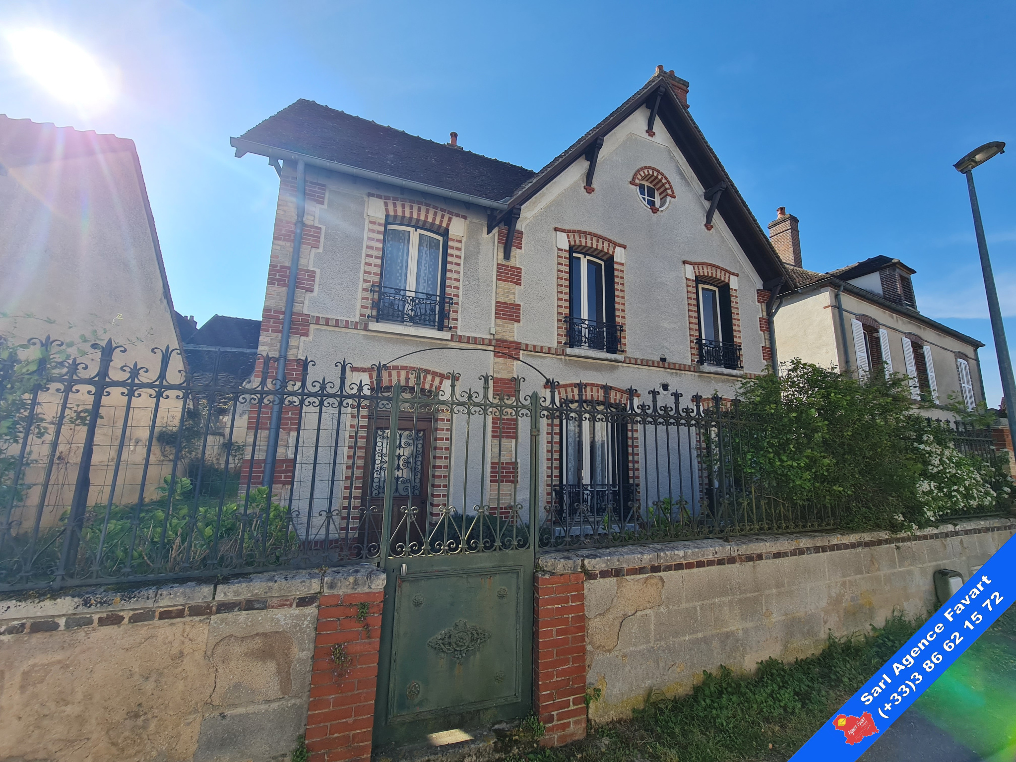 Charmante maison des années 20 dans bourg avec commerces et