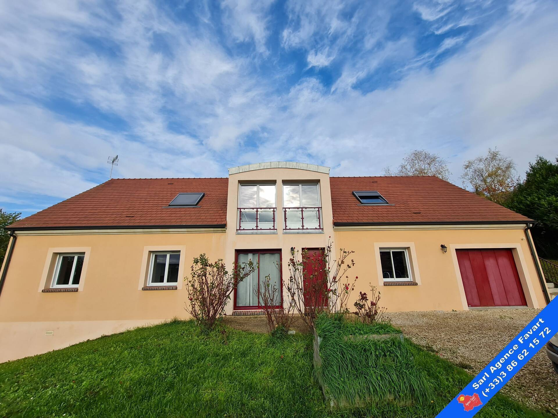 Maison à vendre à Joigny, 192 m², 7 pièces – photo 1 sur 8